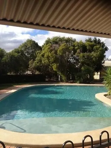 Pritchard Road Country Resort Emerald