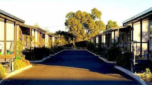 Pritchard Road Country Resort Emerald Hotel